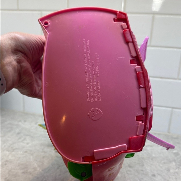 Vintage Strawberry Shortcake 2008 Playhouse with Parrot. Pre-loved. - Picture 6 of 7